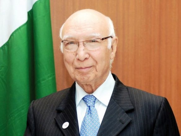 وزیر خارجہ کے اختیارات کوئی مشیر استعمال نہیں کر سکتا : لاہور ہائی کورٹ Sartaj Aziz high court