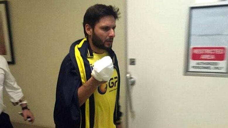 زلمی زخمی ہو گیا : آفریدی فائنل سے آؤٹ shahid aafridi injured . news at girdopesh.com