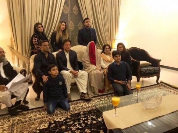 بشریٰ بی بی سے عمران خان کی شادی کی تصدیق ہو گئی imran manika wedding