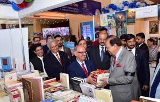 جب صدر ممنون حسین نے سیاہ پٹی باندھ کر تقریر کی(1): کہتا ہوں سچ/ شاکر حسین شاکر