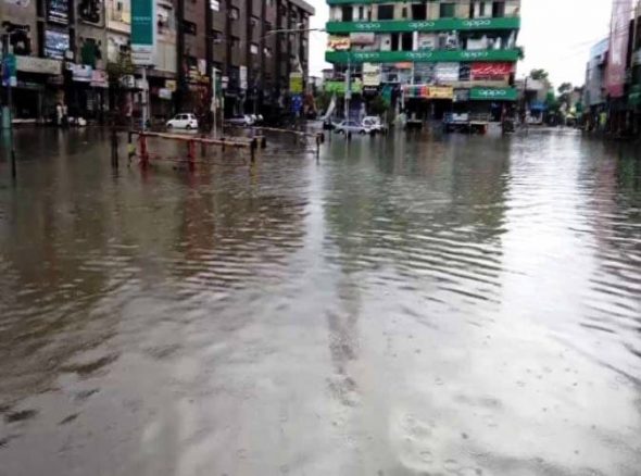 لاہور میں 357 ملی میٹر کی بارش نے 44 سالہ ریکارڈ توڑ دیا، گھر اور اسپتال پانی سے بھرگئے rain-in-lahore