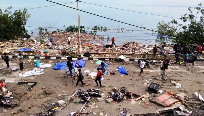انڈونیشیا میں زلزلے کے بعد سونامی : سیکڑوں افراد ہلاک و لاپتہ indonesia