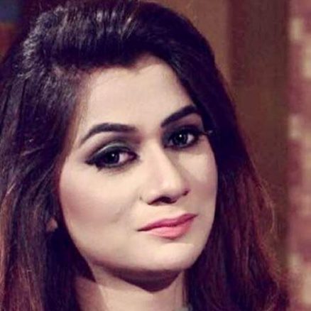 حکومت آنے سے پہلے ہی پی ٹی وی اینکر کی تنخواہ میں دو گنا اضافہ کرا لیا گیا