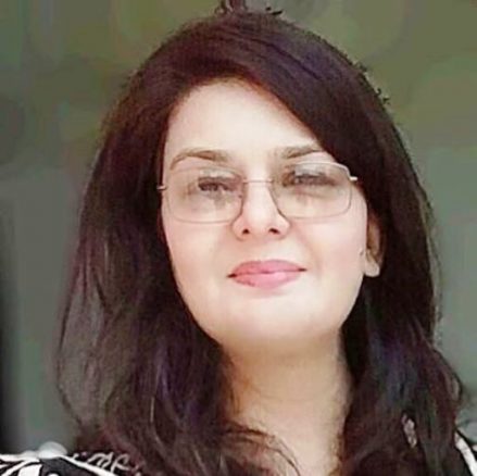 استاد ، شاگرد ، روپ بہروپ اور عالم ارواح میں منٹو کی تڑپتی روح : عالمی یومِ اساتذہ پر صائمہ نورین بخاری کا کالم saima noreen1