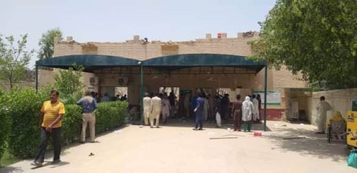 میاں چنوں : نادرا کےدفتر کی چھت گر گئی :خاتون جاں بحق 22 زخمی mian chanuu nadra