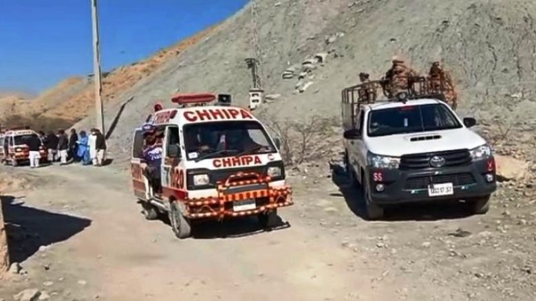 بلوچستان: قلات میں نامعلوم افراد کی تعمیراتی کمپنی کے کیمپ پر فائرنگ، صادق آباد کے 4 مزدور جاں بحق balochistan machh ambulance