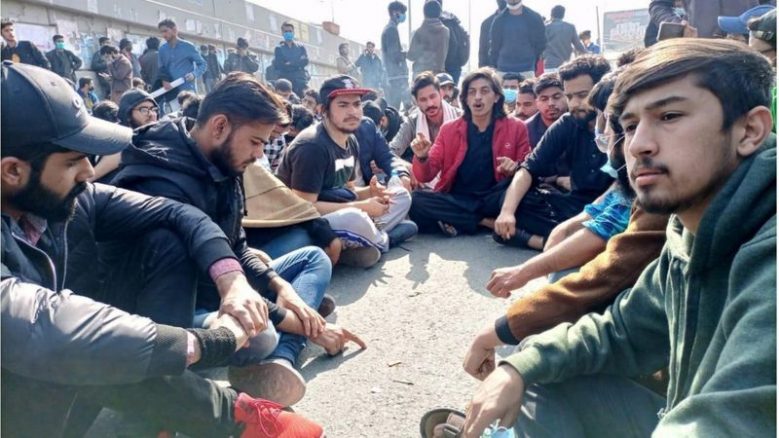 ایہہ پتر وی ہٹاں تے نہیں وکدے!۔۔آمنہ مفتی lahore students strike