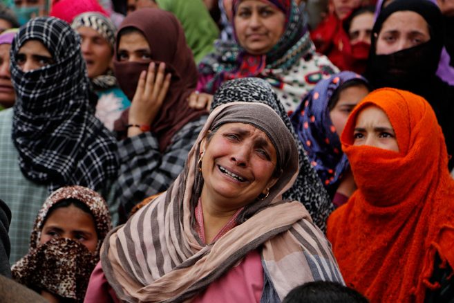 صائمہ نورین بخاری کا کالم : چراغ جلتے نہیں ہیں چنار جلتے ہیں ( کشمیری خواتین کے دکھ ) kashmiri women