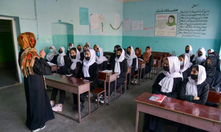 افغانستان: لڑکیوں کے اسکولز کھلنے کے چند گھنٹے بعد ہی بند کرنے کا حکم