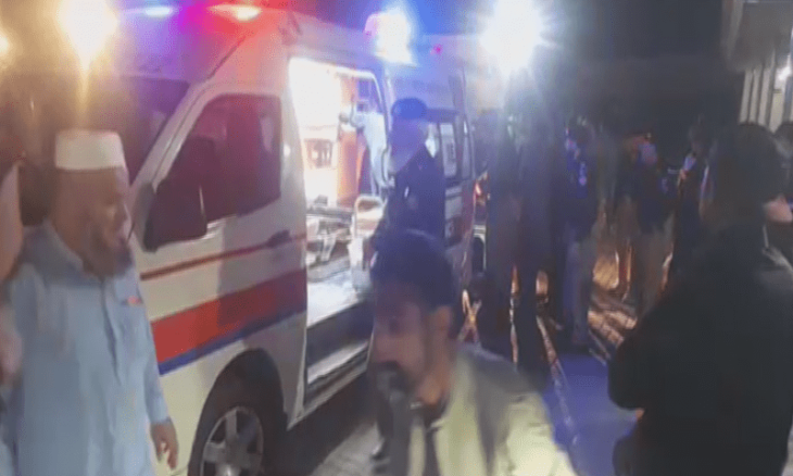 کراچی میں غیر ملکیوں کی گاڑی پرخودکش دھماکا، دو دہشتگرد ہلاک
