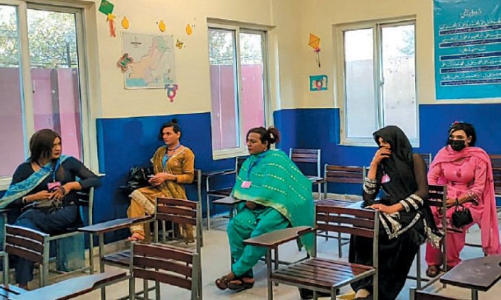 خواجہ سراؤں کا سکول فنڈز کی کمی کے باعث بند کر دیا گیا transgender school