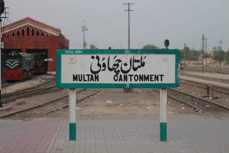 ملتان ریلوے اسٹیشن پر الیکٹرک واٹر کولر سے کرنٹ لگنے پر 8 سالہ بچہ انتقال کرگیا