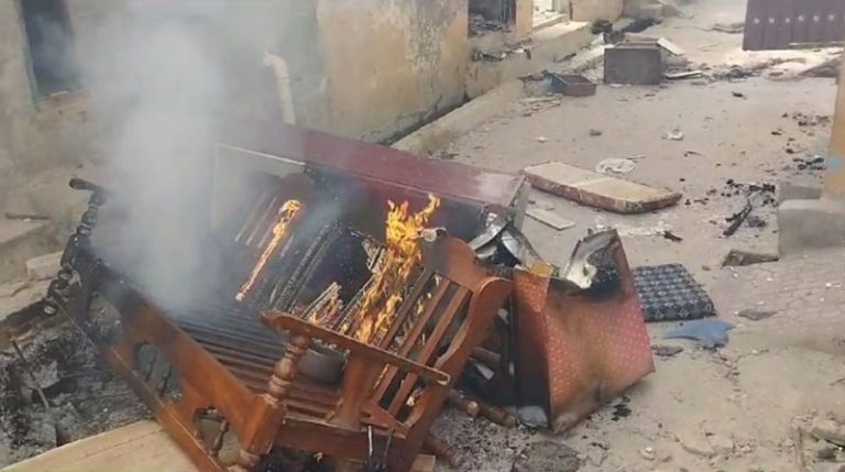 جڑانوالہ واقعات کی تحقیقات کا حکم ، چار گرجا گھر جلائے گئے : 100 افراد گرفتار church 17 august 2023