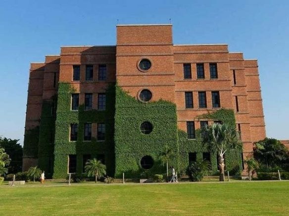 یاسر پیرزادہ کا مکمل کالم:چھ لوگوں کا قاتل کس کالج میں پڑھتا ہے؟