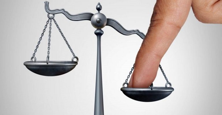 سید مجاہد علی کا تجزیہ : ’جج محمد بشیر ‘سے سسٹم کی جان کب چھوٹے گی؟ system-and-judge_justice