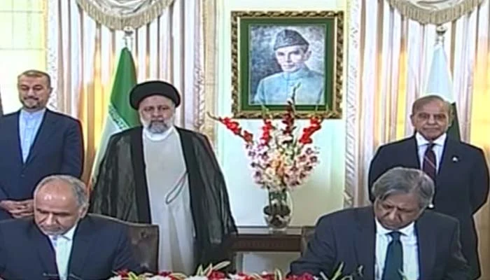 پاکستان اور ایران کے درمیان 8 شعبوں میں مفاہمتی یادداشتوں پر دستخط