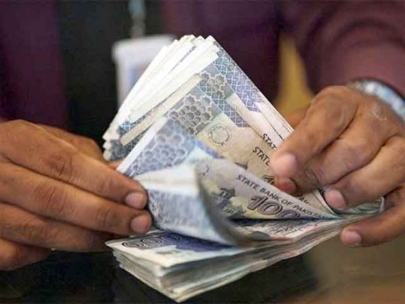 بجٹ 25-2024، حکومت نے ٹیکس ہدف پورا کرنے کا سارا بوجھ تنخواہ دار طبقے پر لاد دیا