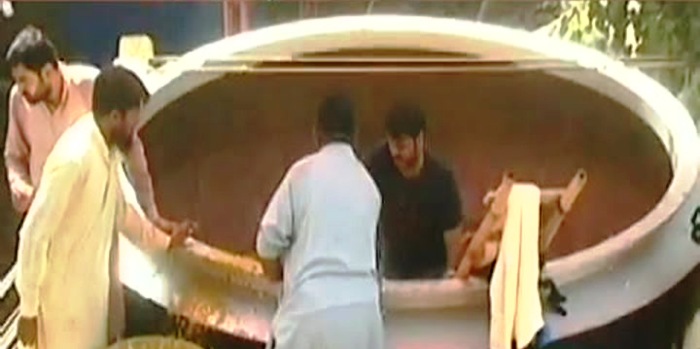 ملتان میں ڈھائی سو من حلیم کی دیگ لوگوں کی توجہ کا مرکز بنی رہی