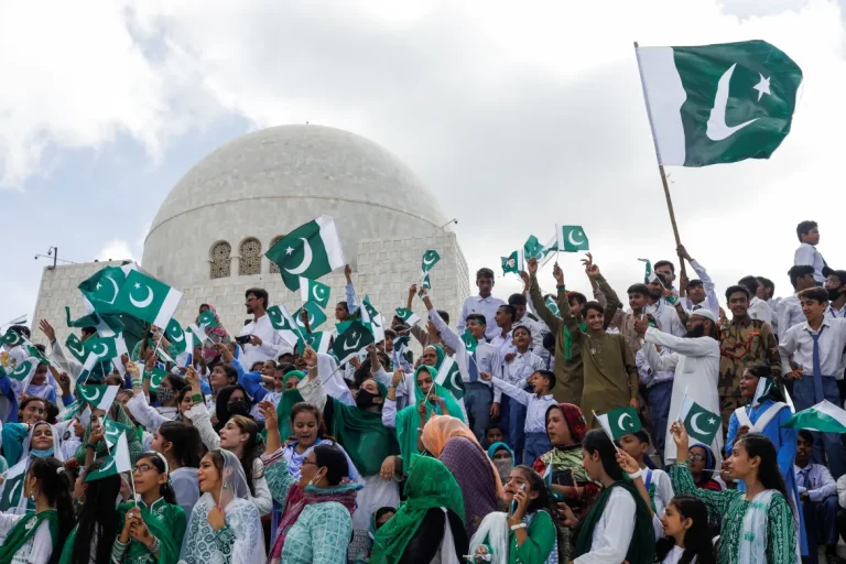 ہم زندہ قوم ہیں : 78 واں یوم آزادی مبارک ہو ۔۔ ملک بھر میں جشن ۔ پاکستان زندہ باد کے نعرے independence day pakistan