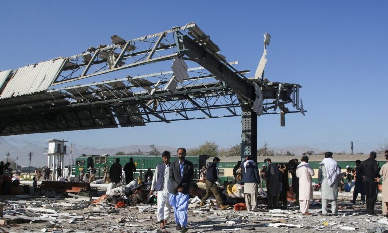 سید مجاہد علی کا تجزیہ : دہشت گردی و تشدد کے ماحول میں سرمایہ کاری کی کوششیں quetta blast.jpg