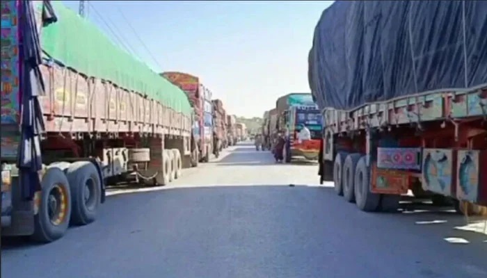 مندوری میں قبائلیوں کا دھرنا جاری، کھانے پینے کے سامان سے لدی 25 گاڑیاں بلآخر واپس روانہ