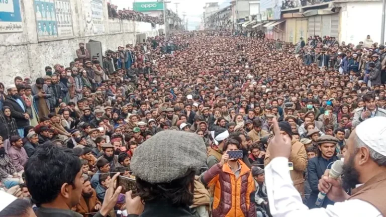 چلاس میں ’حقوق دو، ڈیم بناؤ‘ تحریک کا آغاز: ’ کام روک دینے کی دھمکی chilas dam movement