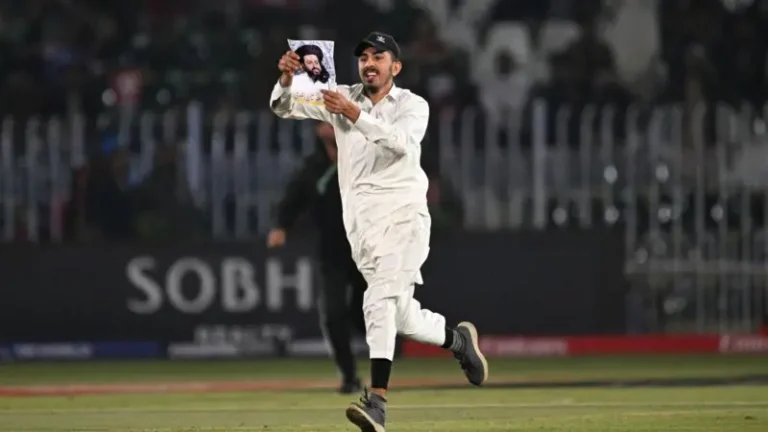 khadim rizwipic in cricket ground