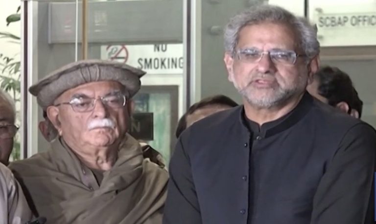 سید مجاہد علی کا تجزیہ : شاہد خاقان عباسی اور محمود خان اچکزئی کی ’قومی کانفرنس‘