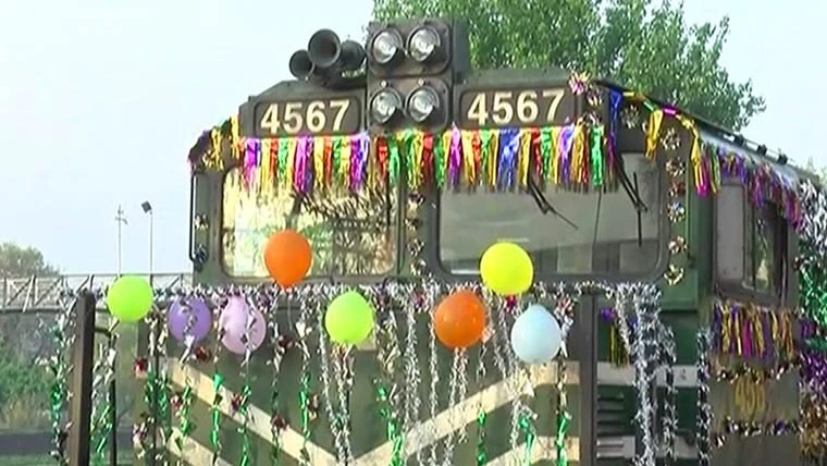 15 دن معطل رہنے کے بعد جعفر ایکسپریس پشاور سے کوئٹہ کیلئے روانہ jaafar express