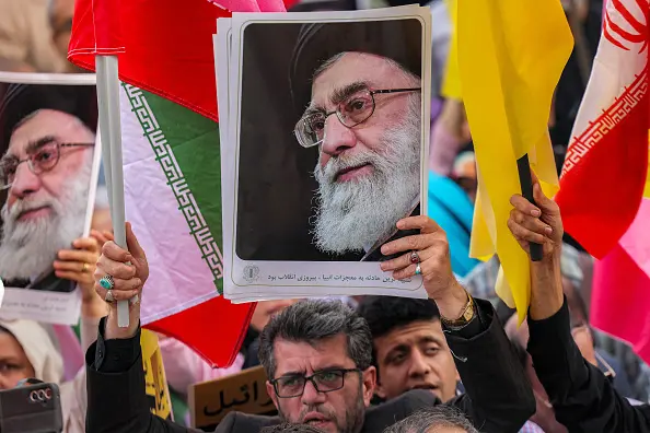 سید مجاہدعلی کا تجزیہ : ایرانی سپریم لیڈر سبک دوش ہوجائیں khamna ee