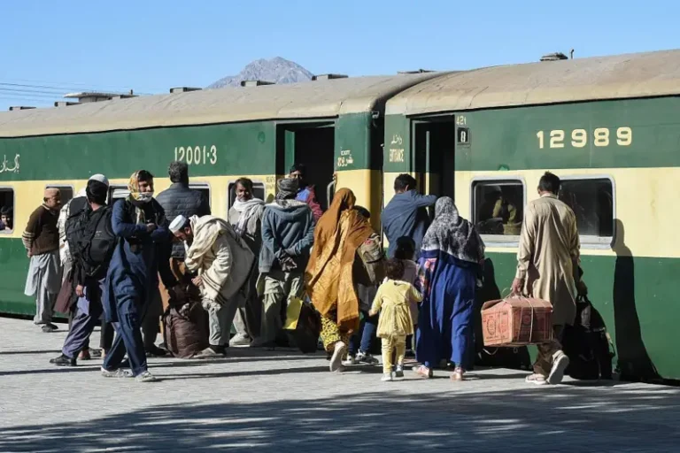11 اگست اور 14 اگست تک کوئٹہ سے ٹرین آپریشن بند ۔جعفر ایکسپریس سے مسافر اتار دیے گئے jafar express train