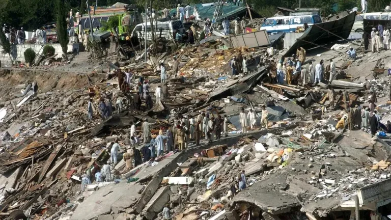 زمین بیٹوں پر مہرباں تھی : رضی الدین رضی کی نظم ۔۔ زلزلہ آٹھ اکتوبر 2005 ء earthquake 2005 kashmir