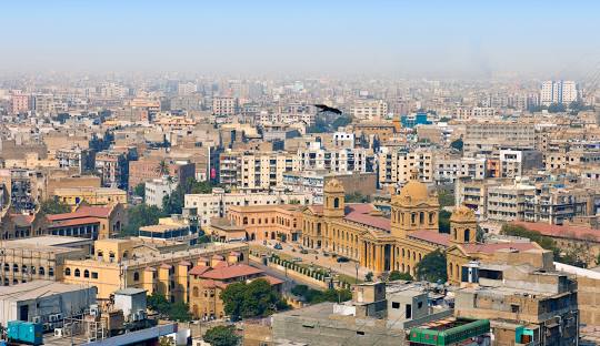 کراچی کی سیاسی تنہائی : مظہر عباس کا تجزیہ karachi 1