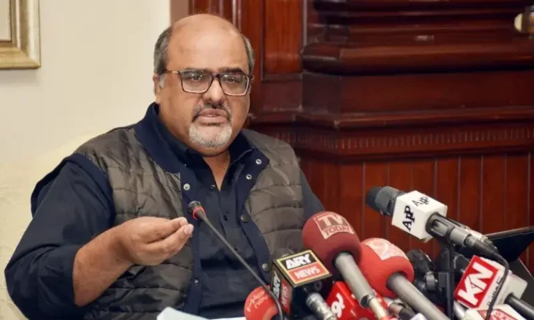 برطانیہ میں شہزاد اکبر پر حملہ، ناک اور جبڑا فریکچر shahzad akbar