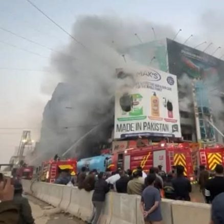 بلڈر انتقال کے بعد گل پلازہ اور آرجے مال میں یکے بعد دیگرے آتشزدگیاں ۔۔ محض حادثات یا کچھ اور ؟شاہ ولی اللہ جنیدی کی ر پورٹ karachi plaza