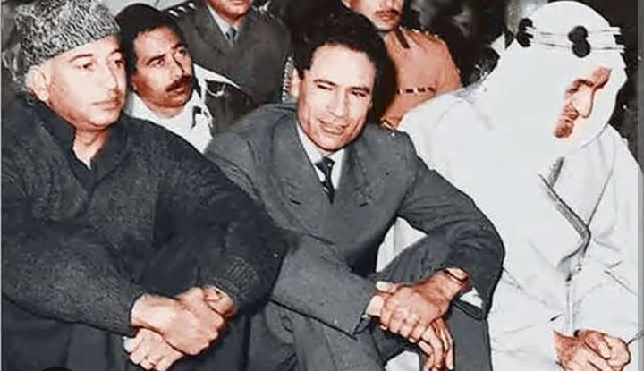 سولہ دسمبر یومِ سیاہ ، چار اپریل یومِ سیاہ تر : کوچہ و بازار سے / ڈاکٹر انوار احمد کا کالم bhutto gaddafi shahfaisal