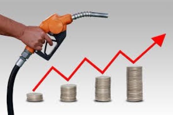پیٹرول اور ڈیزل کی قیمتوں میں مسلسل چوتھے روز بھی اضافہ petrol increased