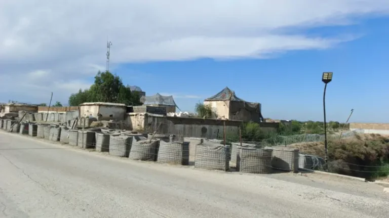ٹانک میں خود کش حملہ : 12 فوجی اہلکاروں سمیت 15 افراد لقمہ اجل tank checkpost KPK