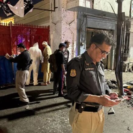 سوات : تھانے کے باہر خودکش دھماکا۔۔ امن مظاہرے میں شریک 14 افراد ہلاک ۔۔ 15 سے زیادہ زخمی sawat police station suicide blast