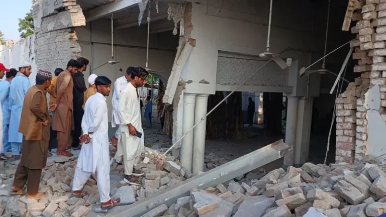 کوہاٹ دھماکہ : شہداء کی تعداد 21 ہو گئی : 100 سے زیادہ زخمی kohat blast mosque 2 2026