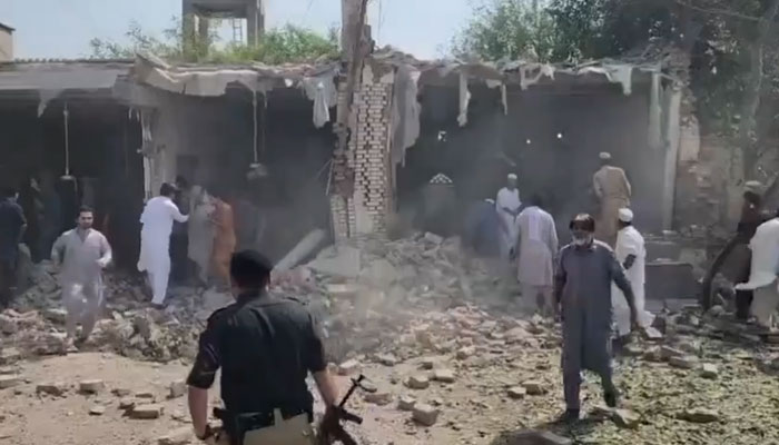 کوہاٹ: پولیس لائنز میں نماز جمعہ کے دوران خودکش دھماکا، 16 افراد شہید، درجنوں زخمی kohat blast mosque 2026