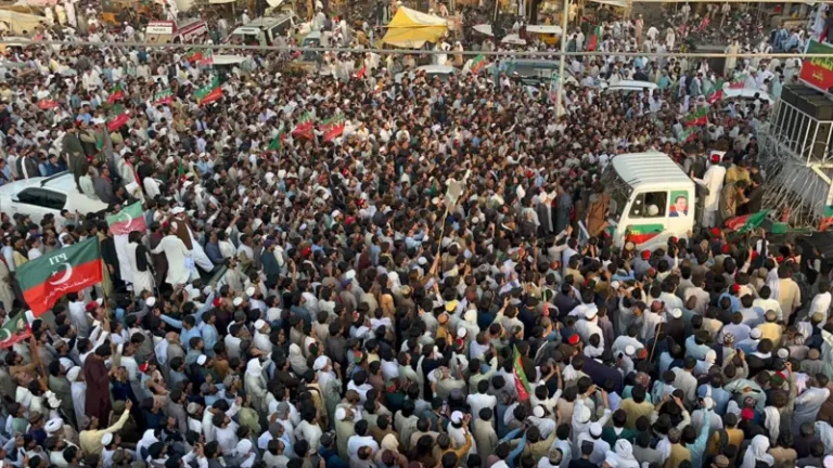 پی ٹی آئی کے لانگ مارچ کا پہلا روز، شرکا کا بنوں اور کرک کی سرحد پر پڑاؤ long march kpk oct 2026