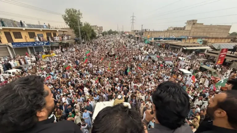 لانگ مارچ درہ آدم خیل پہنچ گیا، عمران خان کو شوکت خانم ہسپتال منتقل کیا جائے : سہیل آفریدی pti long march kohat